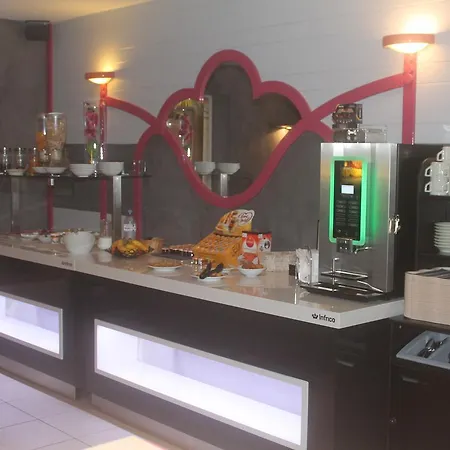 ホテル The Originals City, La Closerie, Nantes Nord カルクフー